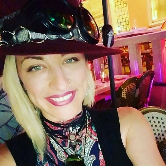 Meet your Posher, Lacie - Picture 7 of 8